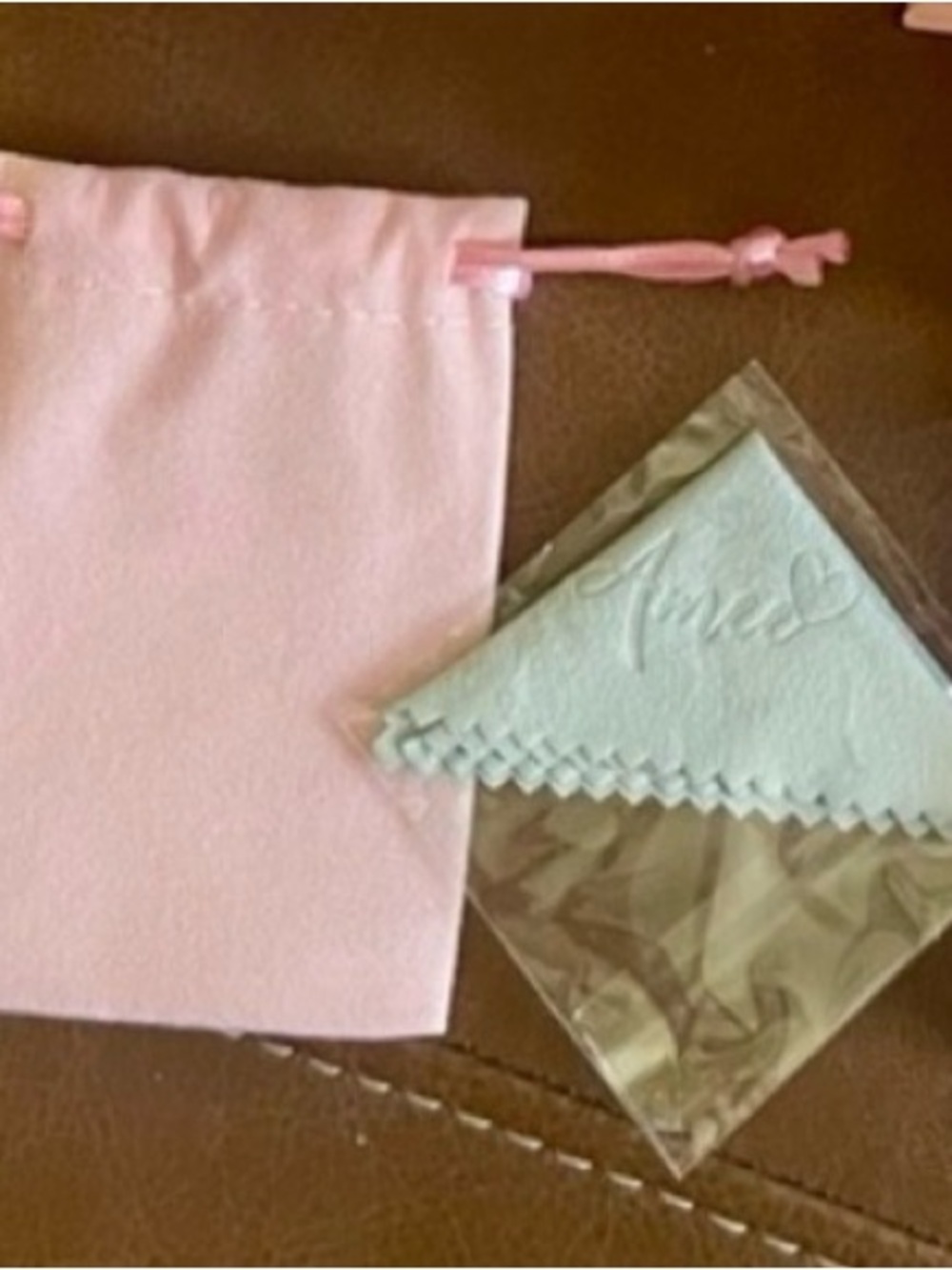 Gucci authentic Silver Heart Tag Necklace - Picture 5 of 5